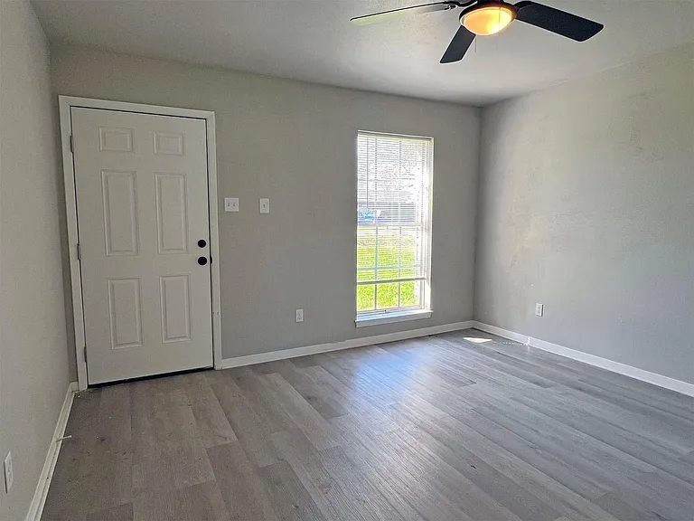 224 Stuart St — Photo 7