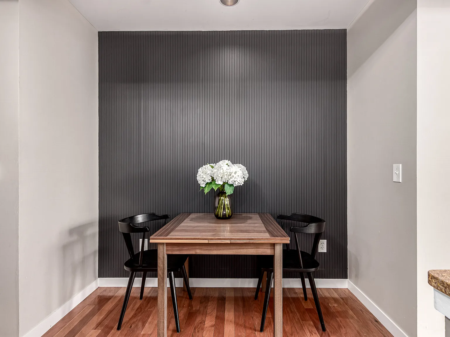 2 bed, 930 sqft, $2,250 — Photo 4