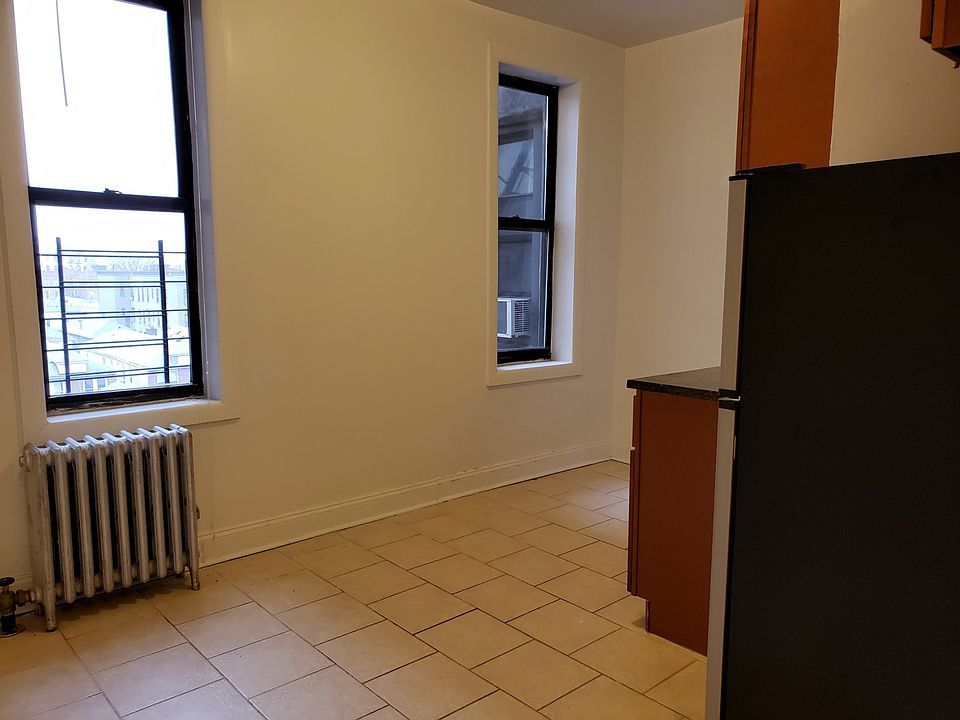 2nd image of 150 Brighton 15th St APT 5F
