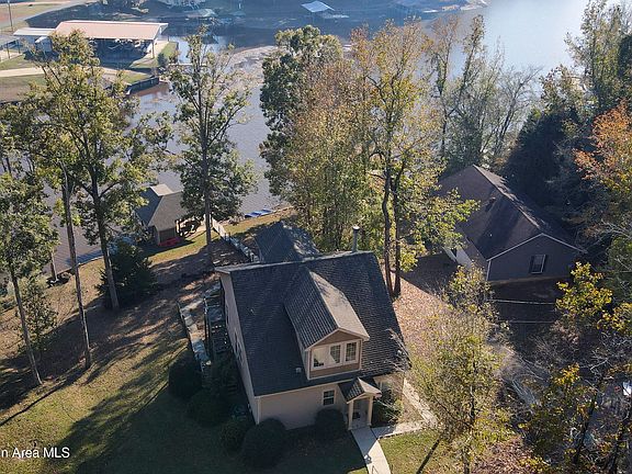3rd image of 183 Lakeview Dr