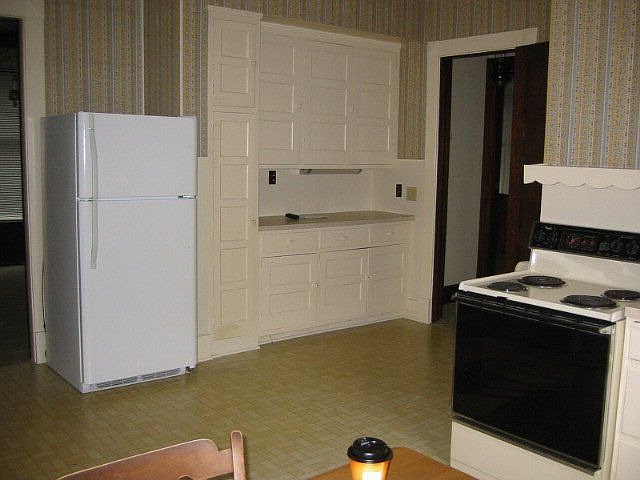 2nd image of 412 Harding Way W