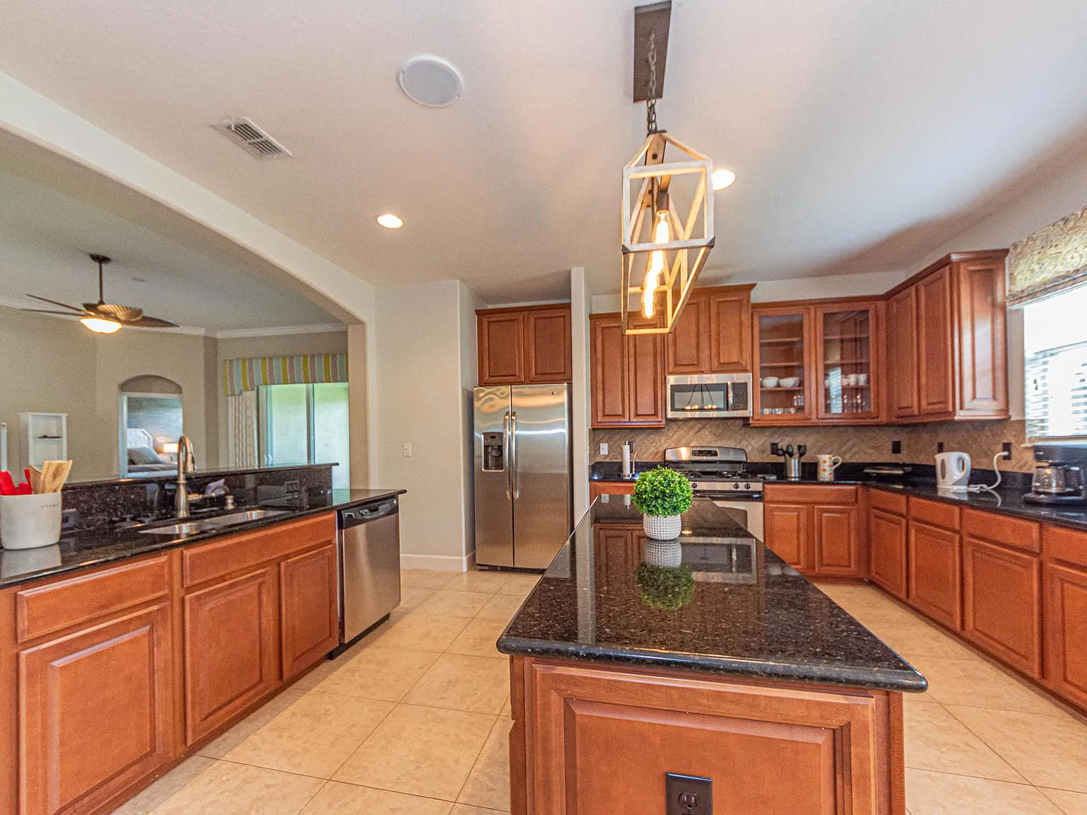 4 bed, 2299 sqft, $4,500 — Photo 2