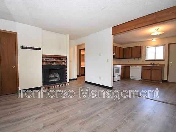 3rd image of 8 Hoffman Dr #3