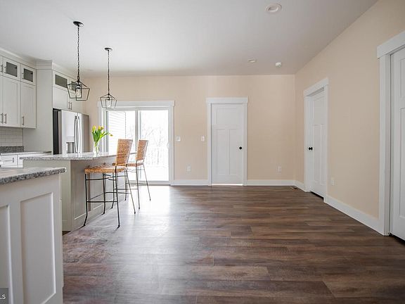 5th image of 67 Wisteria Ln