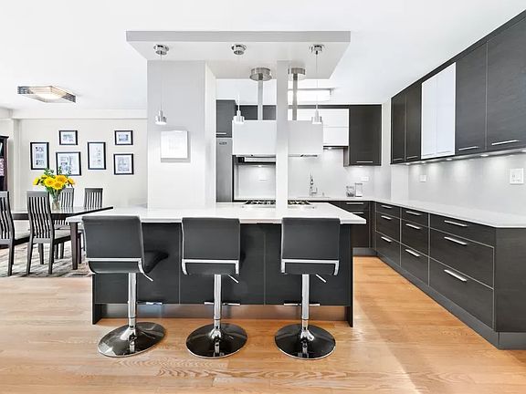 2nd image of 305 E 40th St #11D