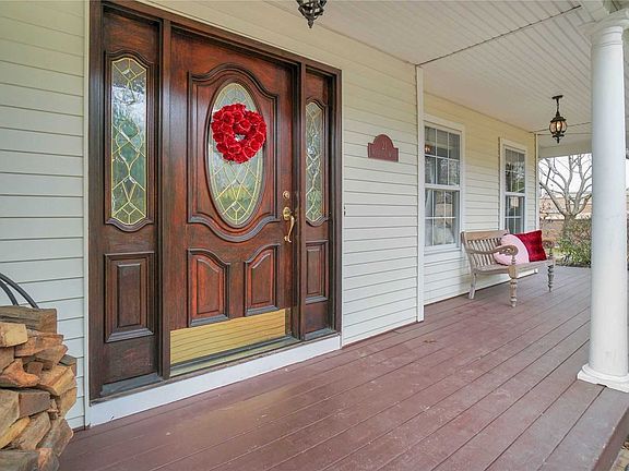 2nd image of 21 Whispering Woods Dr