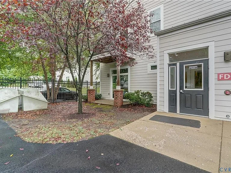 1020 Porter St #104 — Photo 4