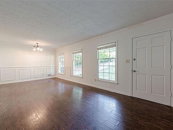 5th image of 2651 Oxbow Way SW