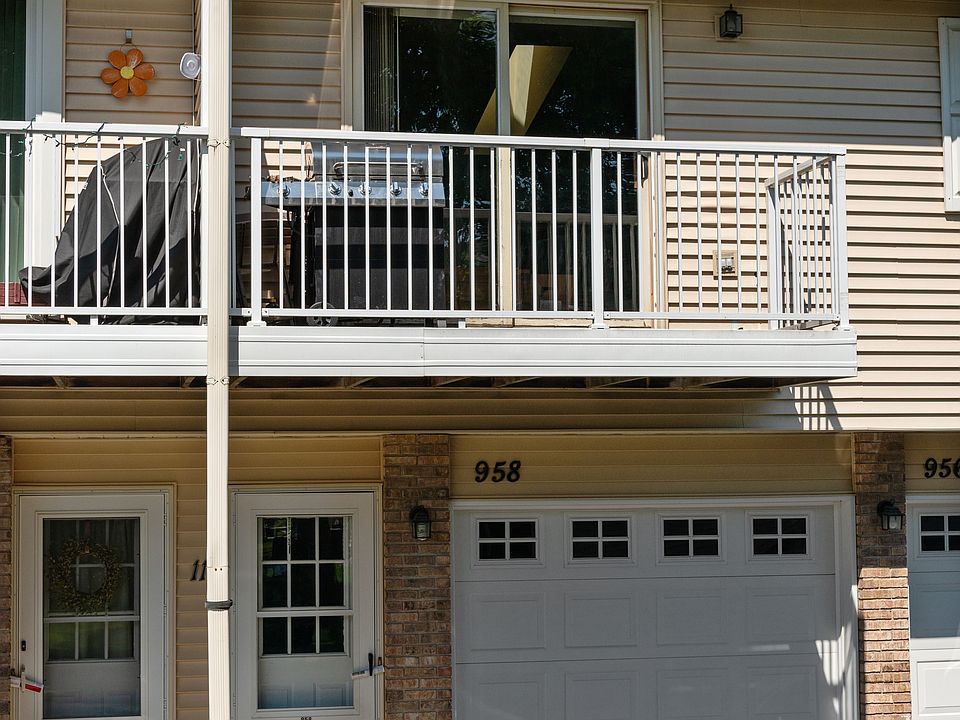 1st image of 958 Pondview Ct