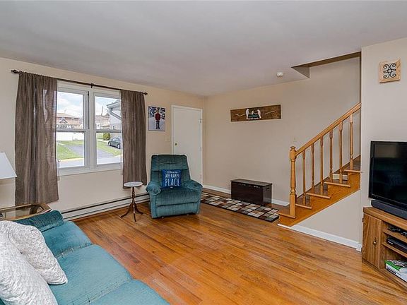 2nd image of 186 W 28th St