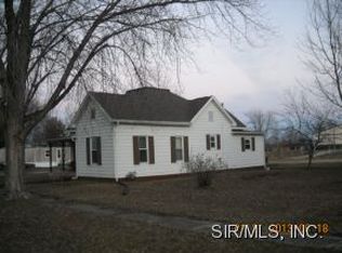 423 Monroe St, Witt, IL 62094