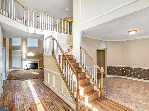 3rd image of 1036 Wales Dr