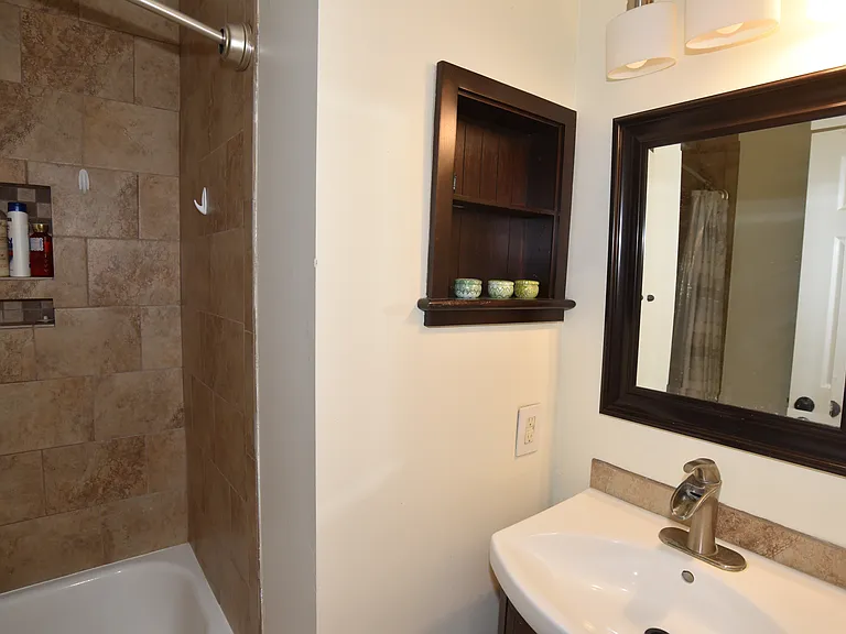 8159 Landfall Ct — Photo 32