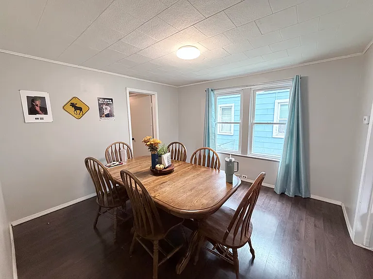 1202 Churchill Ave — Photo 3
