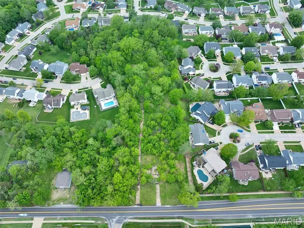 7495 Becker Rd, Saint Louis, MO 63129