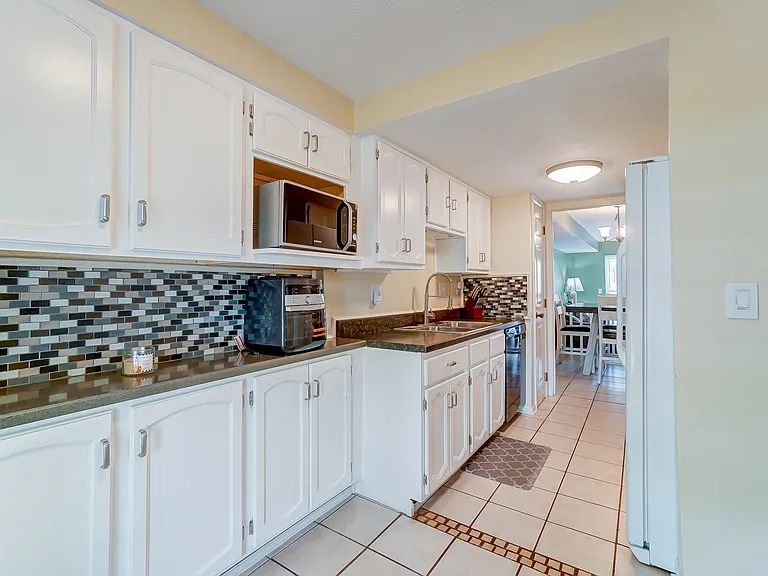 8064 Hetz Dr — Photo 8