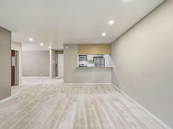 4th image of 1085 Murrieta Blvd APT 324