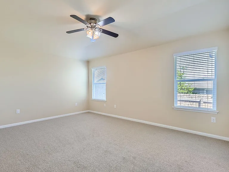 2108 Langdale Ln — Photo 6
