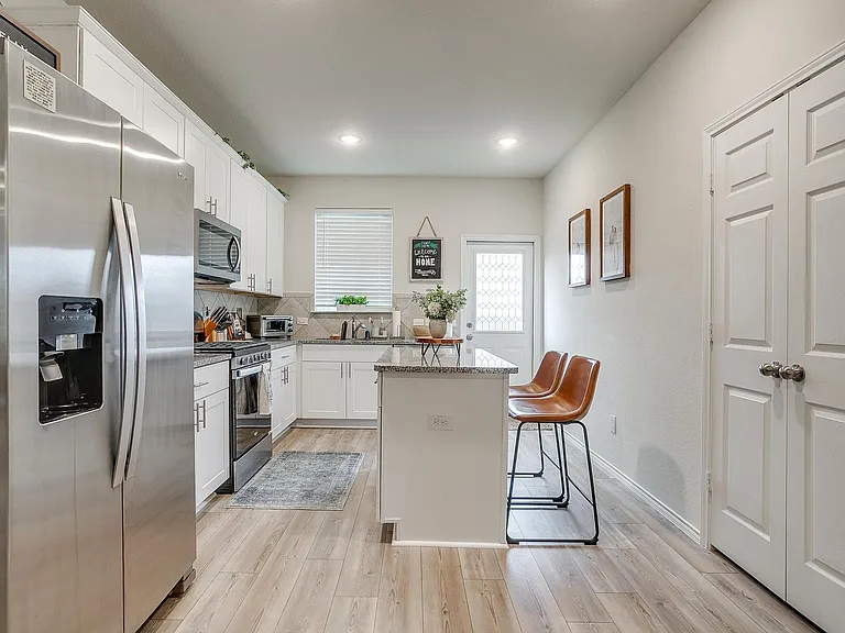 8144 Branch Hollow Trl — Photo 10