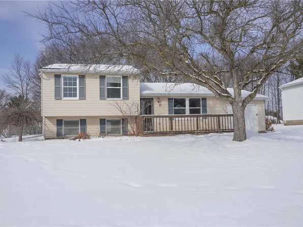 77 Falcon Dr, West Henrietta, NY 14586