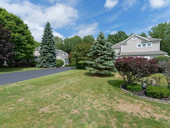 3rd image of 113 Killarney Dr