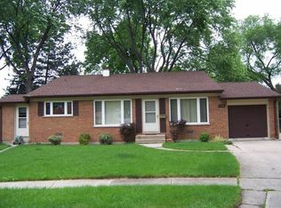 1540 E Reynolds Dr, Palatine, IL 60074