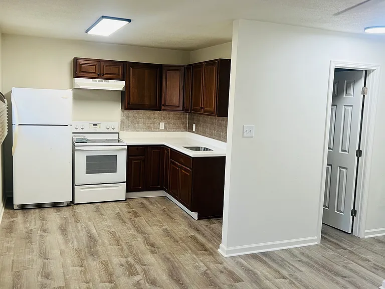 3420 Division St #8 — Photo 1
