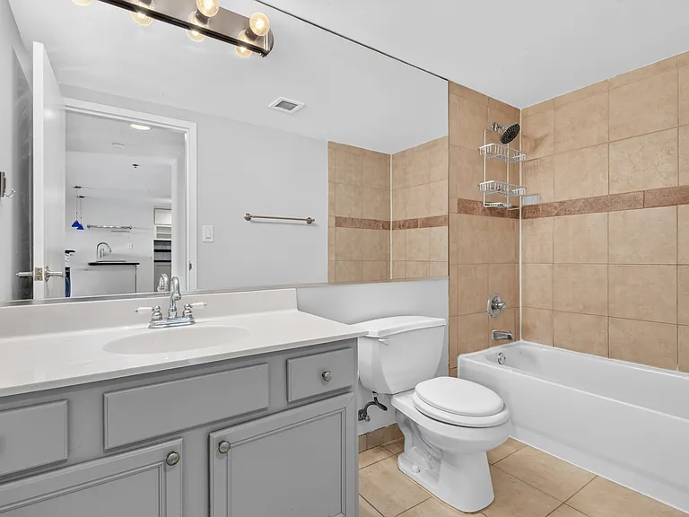 700 1st St #15F — Photo 9