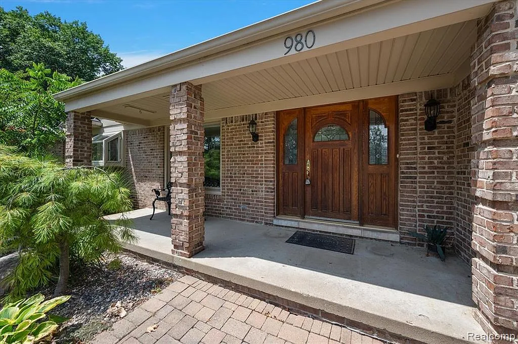 4 bed, 4.0 bath, 4216 sqft, $7,000 — Photo 3