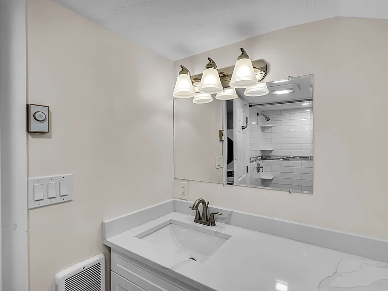 465 E 8th St #1 — Photo 2