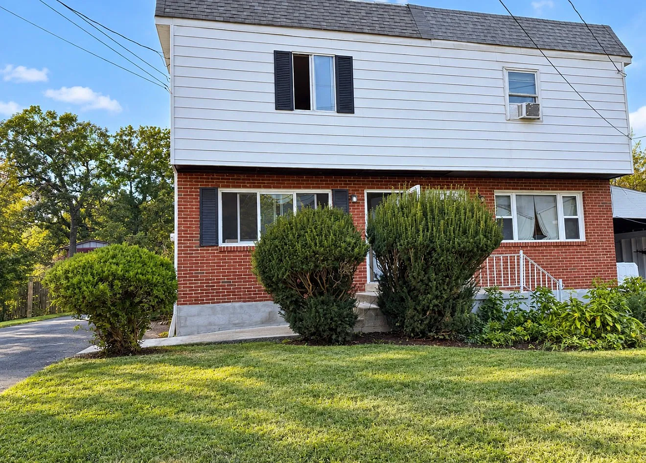 3 bed, 1.5 bath, 1224 sqft, $1,895 — Photo 1