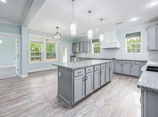 249 Rembrandt Cir, Defuniak Springs, FL 32433