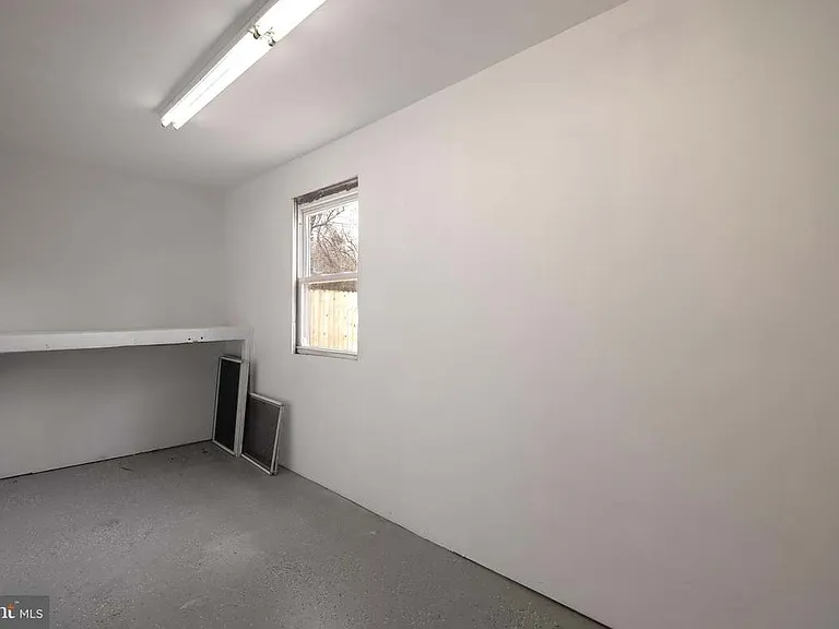 6684 Barrett Rd — Photo 24