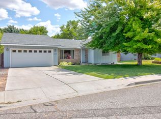2104 Sparrow Ct, West Richland, WA 99353
