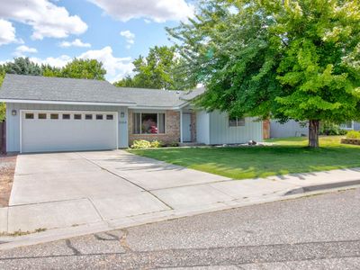 2104 Sparrow Ct, West Richland, WA, 99353