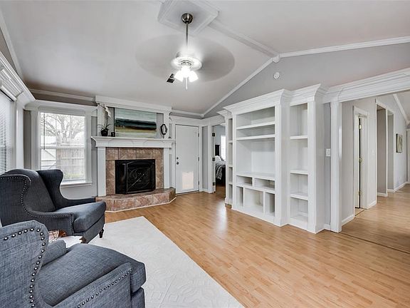 3rd image of 219 Chambers Dr