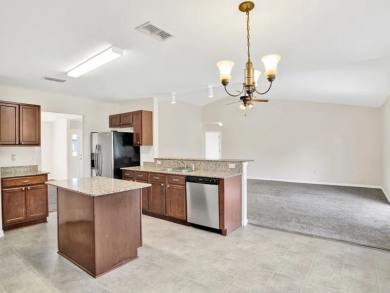 7020 Season Dr — Photo 4