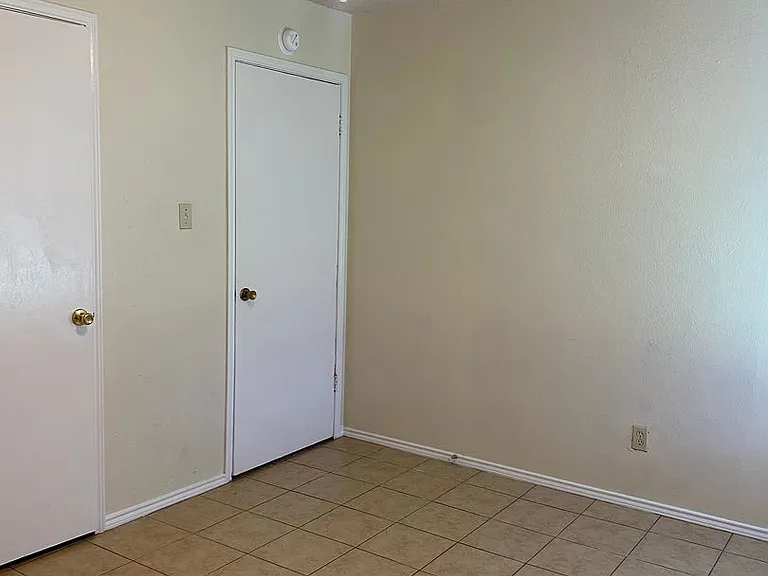 815 W Olmos Dr — Photo 9