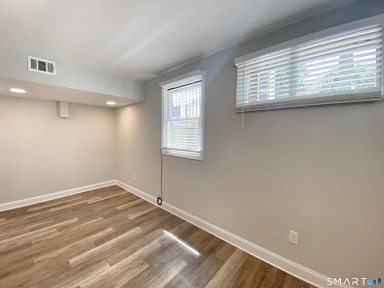 1 Mott Ave #6 — Photo 5