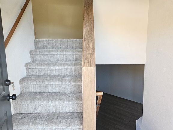 3rd image of 1010 Cedar Point Cir