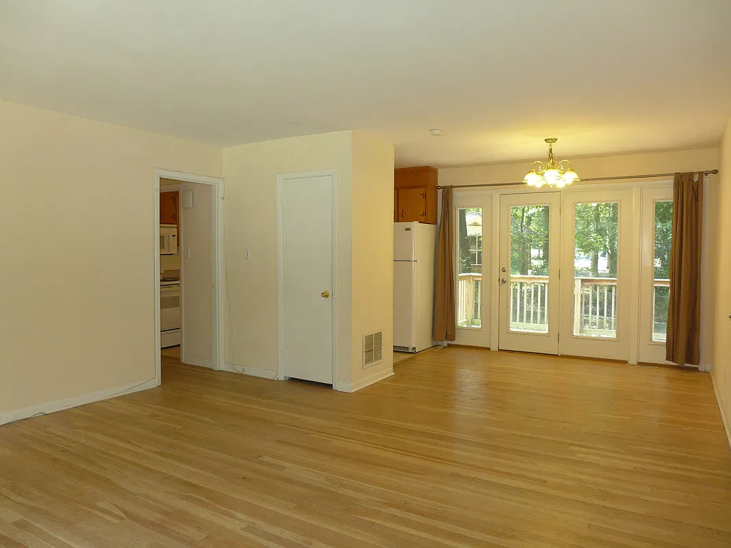 5 bed, 2200 sqft, $2,995 — Photo 3