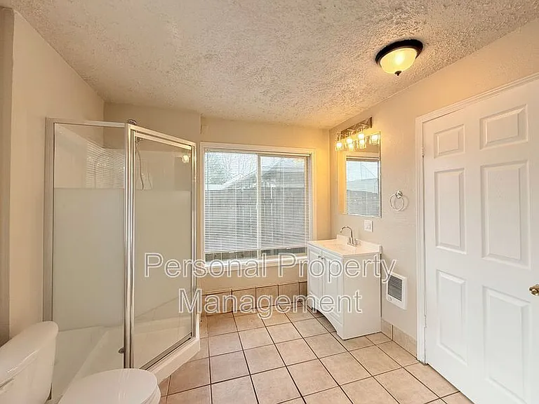 1102 G St — Photo 4