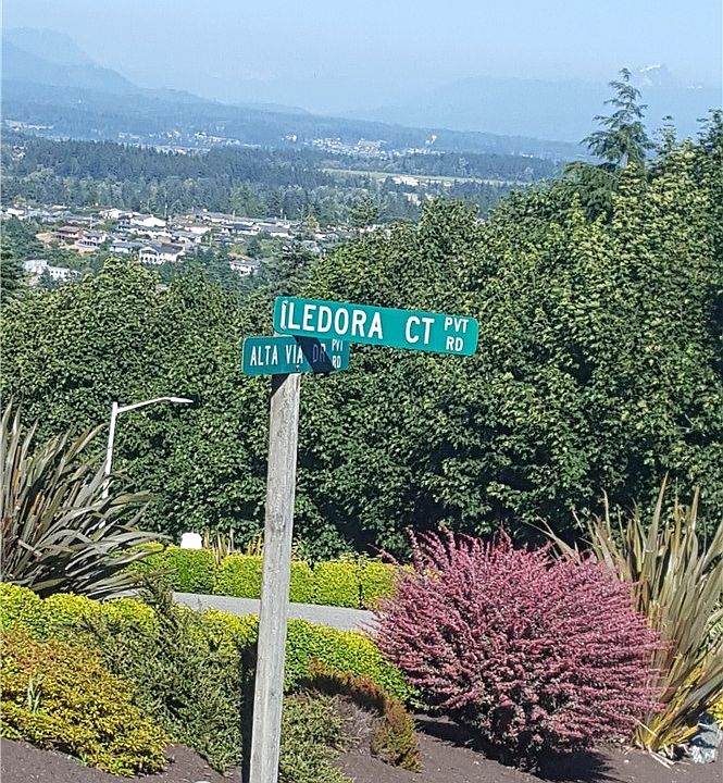 2nd image of Iledora Ln