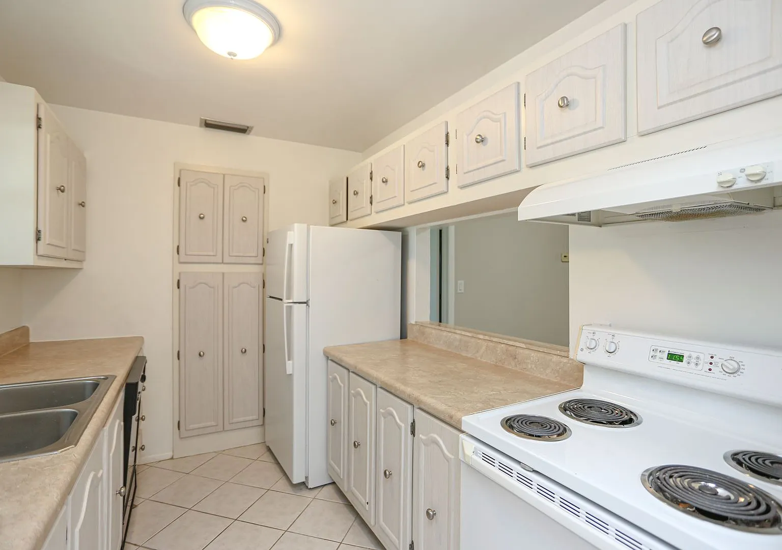 2bed/2bath Palm River Perfect Location Family Friendly North Naples — Photo 3