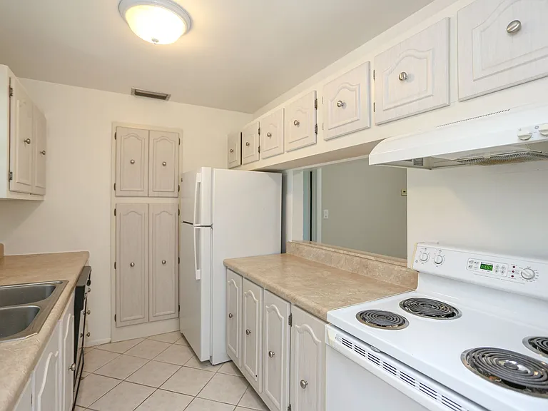 221 Cypress Way E #201 — Photo 3