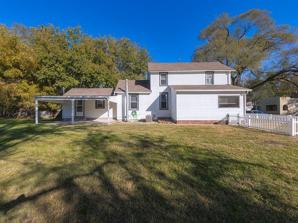 840 Pottawatomie St, Leavenworth, KS 66048 | Zillow