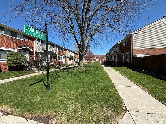 3rd image of 25968 Jeanette Ct