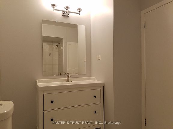 3rd image of 1316 Redbank Cres