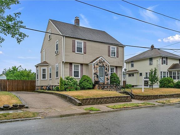 3rd image of 86 Westwood Ave