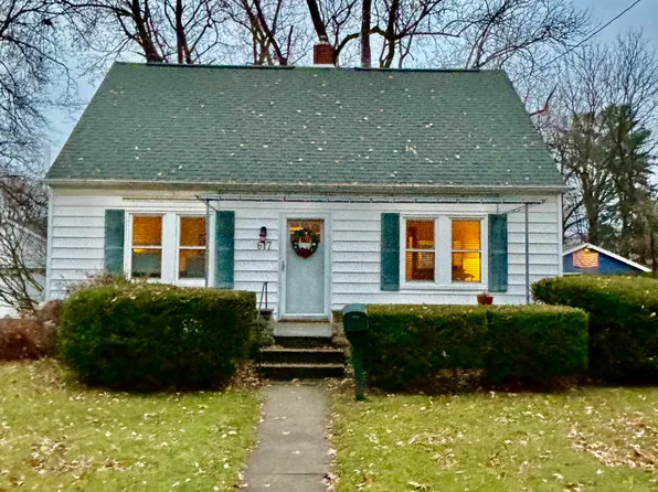 617 S Cochran Ave, Charlotte, MI 48813